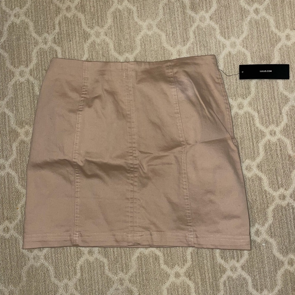 Lulu’s tan mini skirt in large.